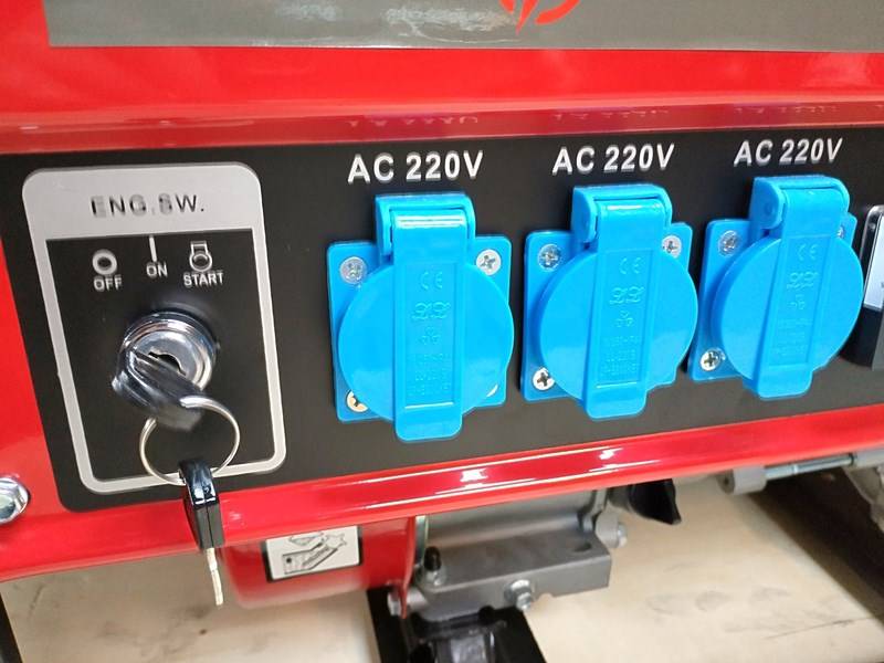 Генератор бензиновий Universal Kraft 9500 (ном 4 КВт, макс 6 кВА)